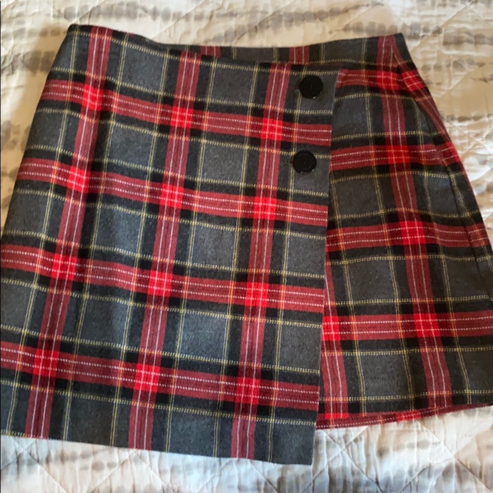 H&M plaid mini skirt size 8 (pre loved)